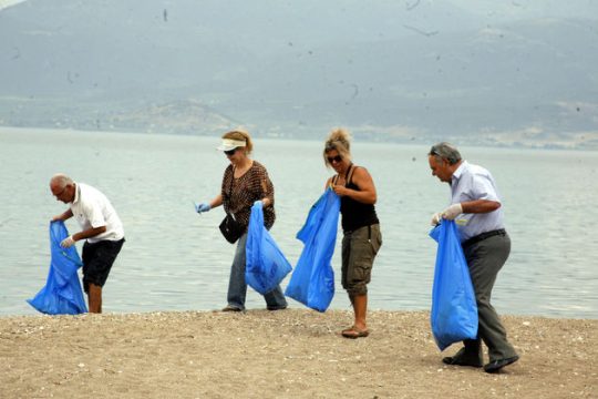Καθαρισμός των πλαζ του Αλίμου