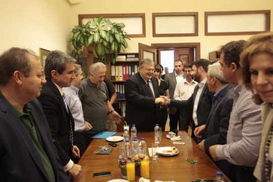 Εκ του ασφαλούς πρόταση για κατάργηση των 50 εδρών από το ΠΑΣΟΚ