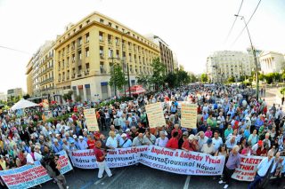 Τσε, μαγκούρα και «όλοι στους δρόμους»