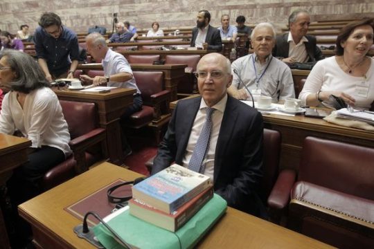 Το ΠΑΣΟΚ… σφύριζε για το χρέος