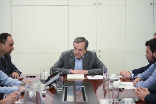 Πυρ ομαδόν από την αντιπολίτευση για το δημοψήφισμα