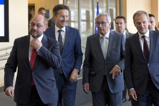 Ραντεβού τη Δευτέρα εν μέσω απειλών και εκβιασμών