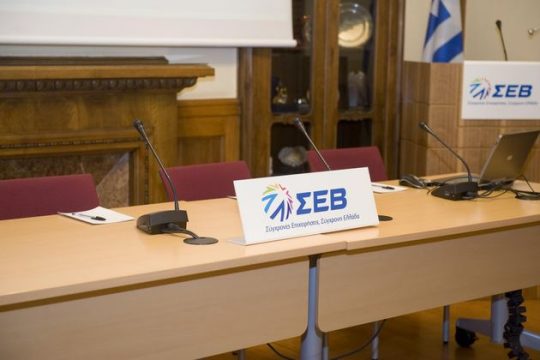 «Κόψτε συντάξεις και… φόρους»