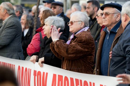 Στα επίπεδα του 2012 οι συντάξεις ιδιωτικού τομέα και ΔΕΚΟ