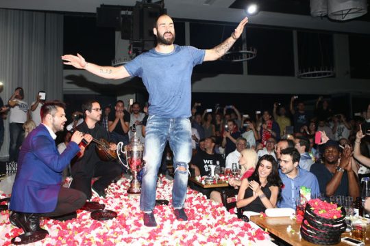 Φωτιά με… σαμπάνια