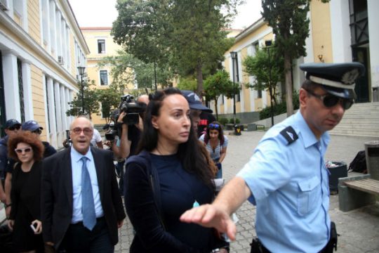 Βολές κατά πάντων από τη Βίκυ Σταμάτη