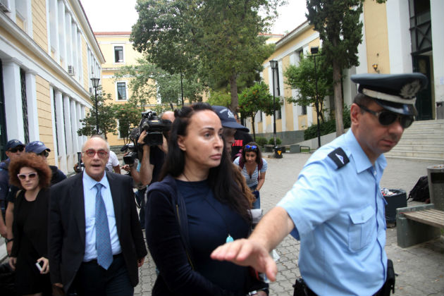 Βολές κατά πάντων από τη Βίκυ Σταμάτη