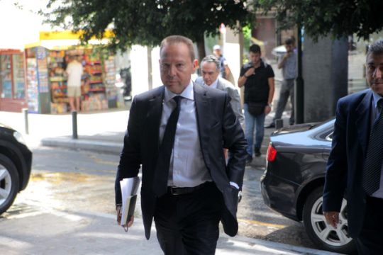 Συμφωνία ή καταστροφή «βλέπει» ο Στουρνάρας