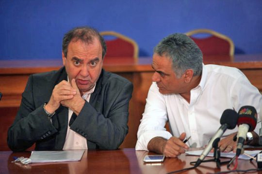 «Η κυβέρνηση δεν κάνει πίσω»