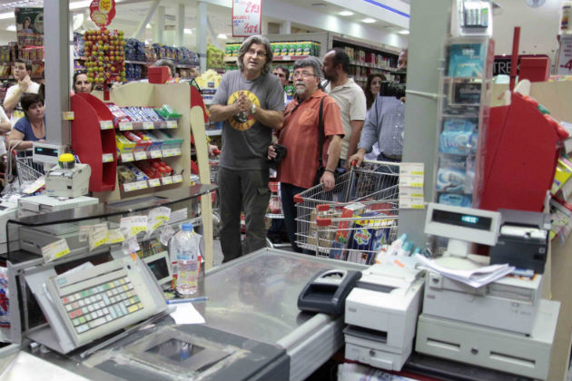«Κλειδώνουν» στο χαμηλό ΦΠΑ τα τρόφιμα