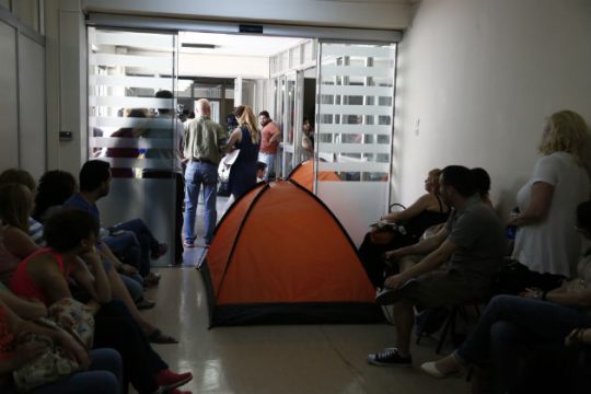 Συνάντηση στη Βουλή με τους απολυμένους του ΟΑΕΕ