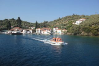 Νεκρή 51χρονη από προσάραξη σκάφους στον Παγασητικό