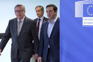 Διαπραγματεύσεις-θρίλερ μέσα σε σκηνικό ρήξης