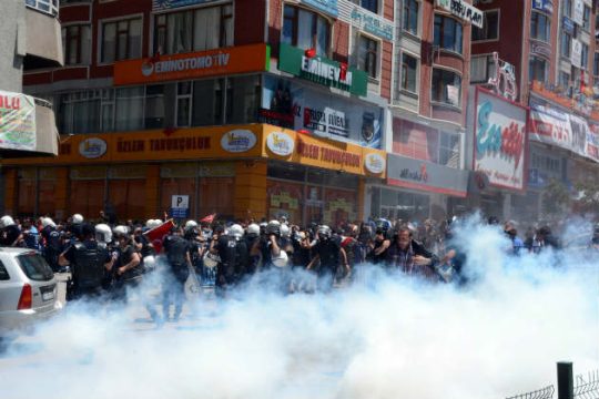 Προεκλογικές… εκρήξεις με δεκάδες Κούρδους τραυματίες