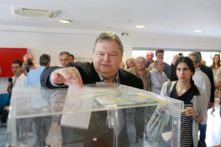 Το «αντίο» σε Βενιζέλο και Κουβέλη
