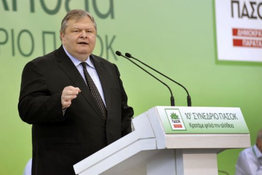 Δε θα επιτρέψω να φέρετε τον Παπανδρέου από την πίσω πόρτα