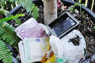 20 δισ. ευρώ έχουν πάει σε σεντούκια και κρυψώνες
