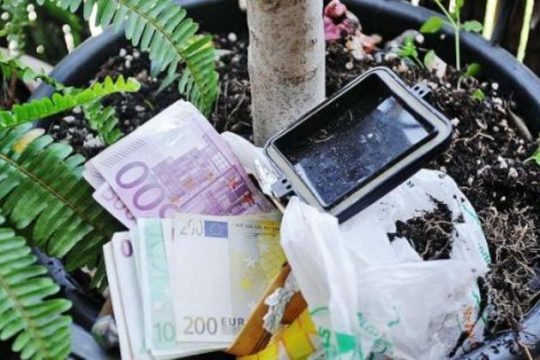 20 δισ. ευρώ έχουν πάει σε σεντούκια και κρυψώνες