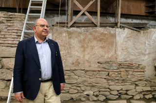 Συνεχίζει «παρακάμπτοντας» τα αρχαία