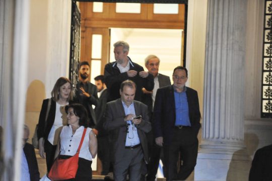 Διαπραγμάτευση σε κινούμενη άμμο