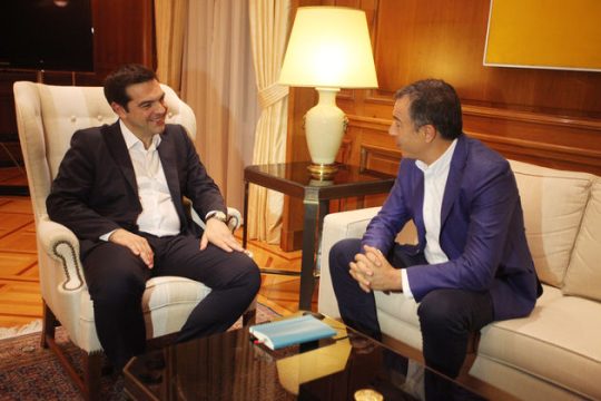 Επαναπροσέγγιση Τσίπρα – Θεοδωράκη