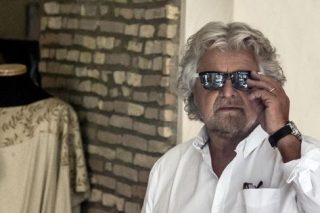 €υρωδημοψήφισμα ζητά ο Μπέπε Γκρίλο