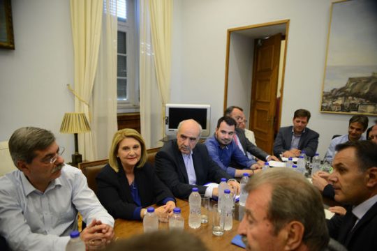 Στάση αναμονής για το συνέδριο