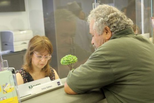 Απανωτά χαστούκια σε ασφαλισμένους