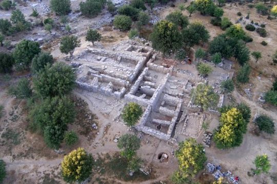 Γαλάζια, κόκκινη και λευκή Ζώμινθος