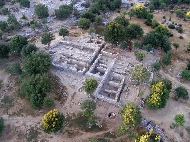 Γαλάζια, κόκκινη και λευκή Ζώμινθος