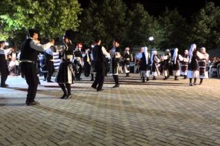 Ας μην κρατήσουν οι χοροί