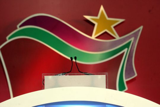 Το ρήγμα όλο και μεγαλώνει