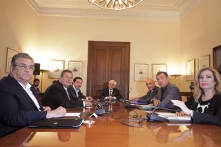 Σύσκεψη αρχηγών στη σκιά του 61,3%