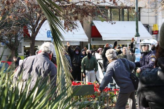 Χάδι στους Αυτόνομους Εθνικιστές