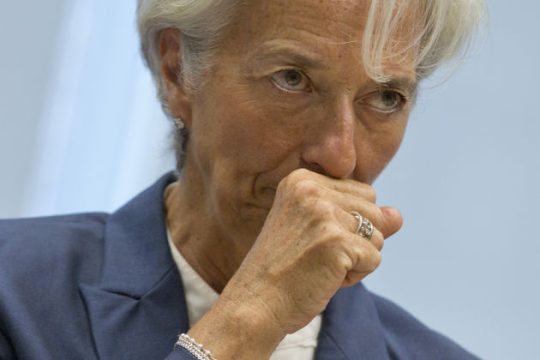 Λαγκάρντ: Aναπόφευκτη η αναδιάρθρωση του χρέους της Ελλάδας