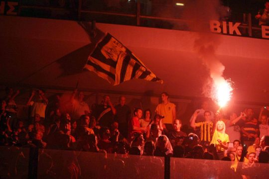 Επίθεση σε λέσχη Φιλάθλων του Άρη με τρεις τραυματίες