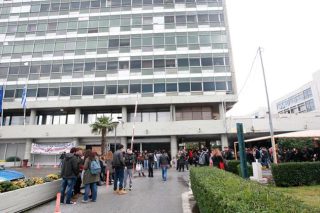 ΑΠΘ: φοροδιαφυγή και δεξιώσεις