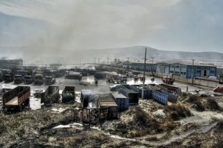 Η φωτιά ακόμη σιγοκαίει