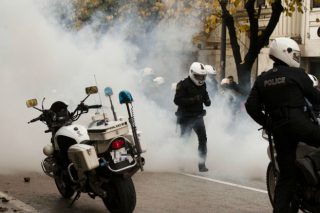 «Κλομπ χωρίς βαζελίνη» για τους αναρχικούς!
