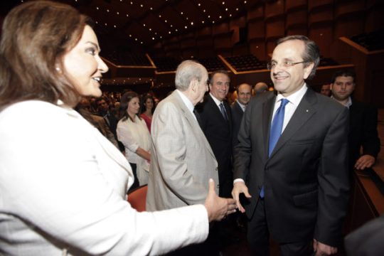Tελεσίγραφο παραίτησης από Ντόρα σε Σαμαρά