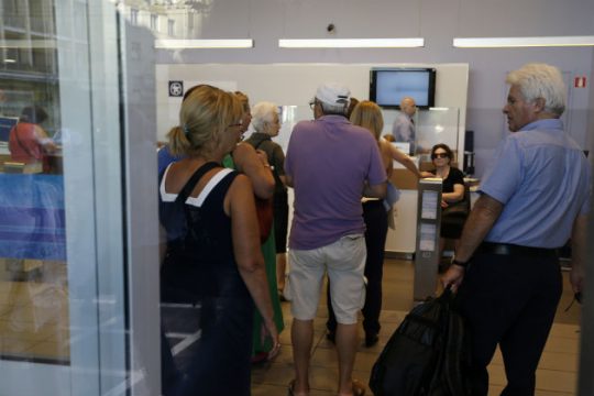 Ουρές στα γκισέ των τραπεζών