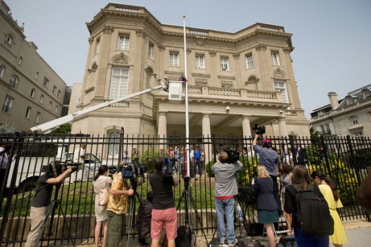 Ανοίγουν οι πρεσβείες, αρχίζουν τα δύσκολα