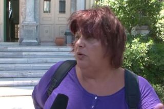 Το δικαστήριο αθώωσε τη γυναίκα που βοήθησε πρόσφυγες