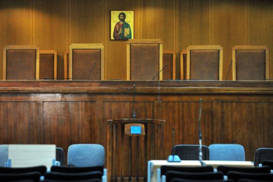 «Καμπάνα» σε έξι μέλη της σπείρας εκβιαστών