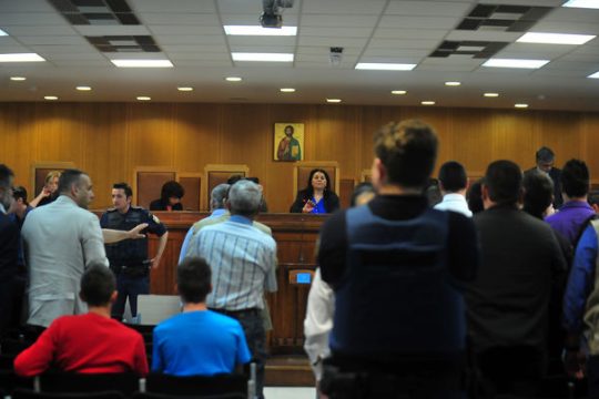 Αποχώρησε η πολιτική αγωγή από τη δίκη της Χρυσής Αυγής [ 14-07-15 ]