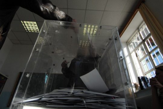Στο νήμα κρίνεται το δημοψήφισμα – Τί δείχνουν οι τελευταίες δημοσκοπήσεις