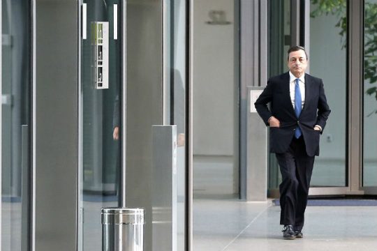 Το «μαχαίρι στο λαιμό» βάζει η ΕΚΤ πριν τη διαπραγμάτευση
