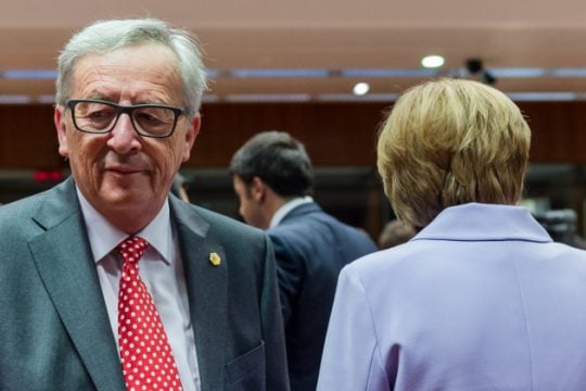 Οι προβλέψεις της Κομισιόν για ελληνικό χρέος και ύφεση