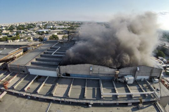 Μεγάλη πυρκαγιά στην χαρτοβιομηχανία Softex στον Βοτανικό [ΒΙΝΤΕΟ]