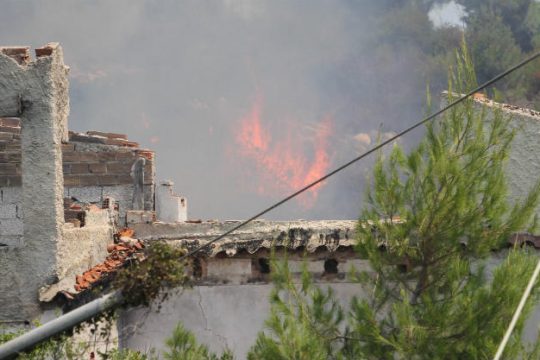 Στο έλεος της φωτιάς για 5η μέρα η Ελλάδα